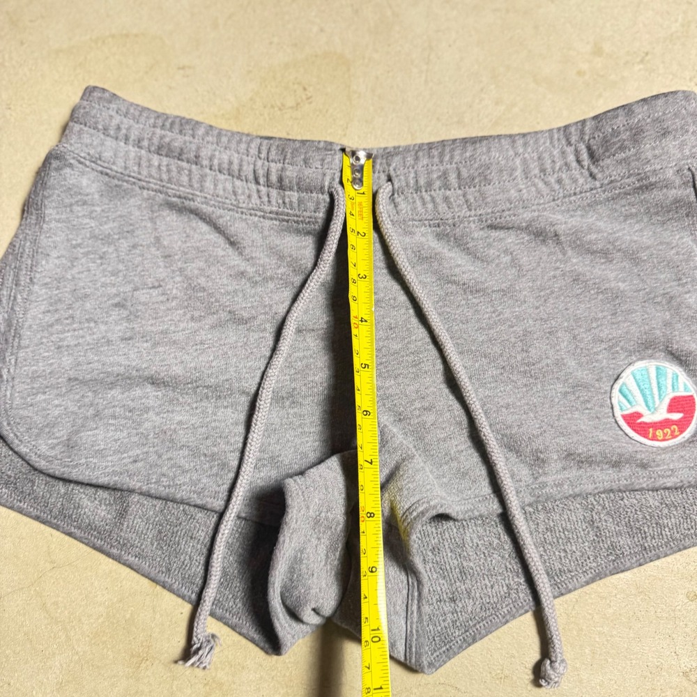 Hollister Grey Heathered Graphic Logo Sweat Shorts - Picture 4 of 7